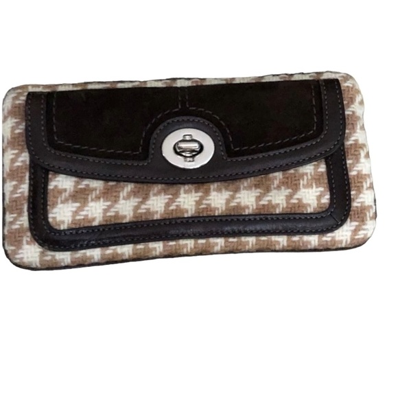 Coach tan & white houndstooth leather wristlet with hang tag - Picture 8 of 13